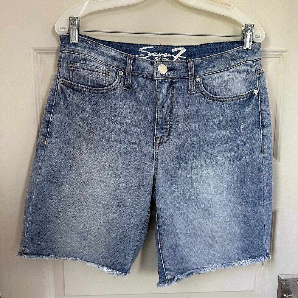 Seven7 Sunset Bermuda Jean Shorts Light Wash Denim Stretch Mid Rise Size 12